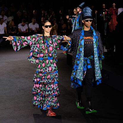 Un momento del desfile de Kenzo para H&M.