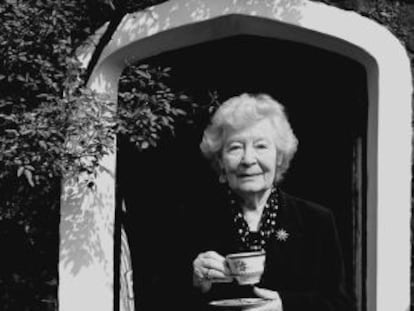 La escritora Nina Bawden, en una imagen tomada en el año 2003.