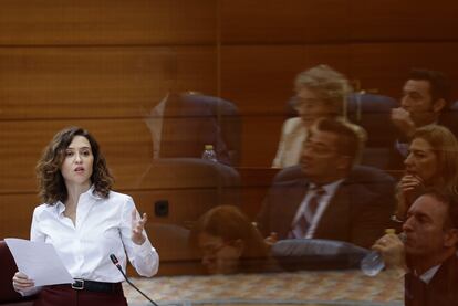 La presidenta de la Comunidad de Madrid, Isabel Díaz Ayuso, interviene durante la sesión del pleno de la Asamblea de Madrid, este jueves.