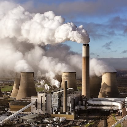 NOTTINGHAM, ENGLAND - JANUARY 10: An aerial view of the Ratcliffe On Soar Power Station emitting steam on January 10, 2024 in Nottingham, England. Ratcliffe On Soar power station, operated by German owned Uniper, is one of the last coal fired stations in the UK and is put into operation when requested by the National Grid. The UK government has committed to ending coal fired power generation by 2024.  (Photo by Christopher Furlong/Getty Images)