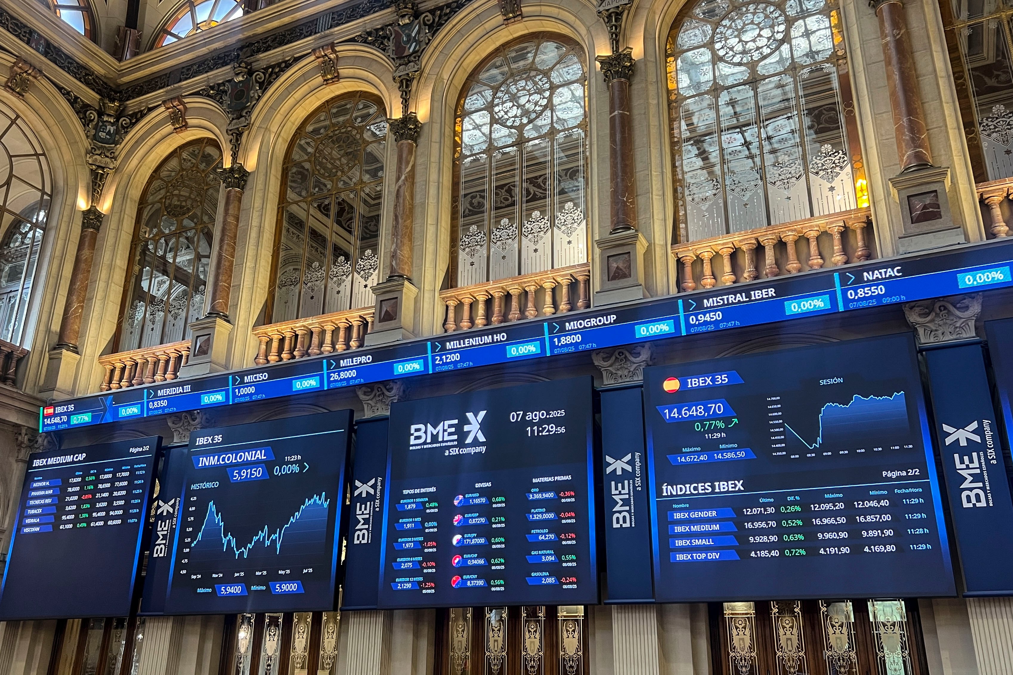 Paneles de la Bolsa de Madrid.
