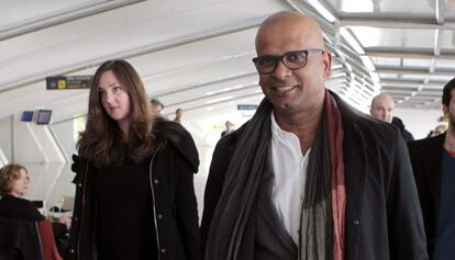Ram Manikkalingam, del llamado grupo de verificadores sobre el final de ETA, a su llegada al aeropuerto de Bilbao, en febrero de 2014.