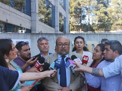 Osvaldo Ossandón, el Fiscal de Incendios, informa sobre la detención de los imputados por al menos 20 incendios en Valparaíso, Chile.