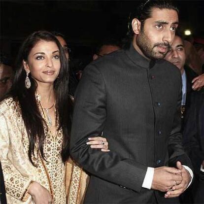 Aishwarya Rai Y Abhishek Bachchan, a su llegada al estreno de su película <i>Guru</i> en Toronto.