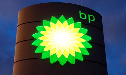 Logo de BP en una gasolinera de Kloten (Suiza), a principios de octubre.