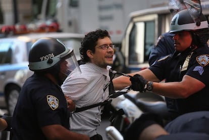 Uno de los detenidos durante el primer aniversario del nacimiento de Occupy Wall Street.