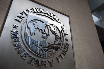 Logotip del Fons Monetari Internacional, a la seu de Washington.