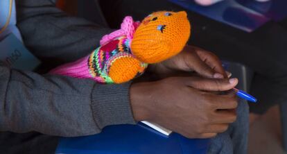 Un adolescente seropositivo participa en el Campamento Sizanani.