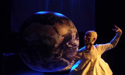 Una escena de &#039;UB&Uacute;adella&#039;, de la compa&ntilde;&iacute;a Gataro, en el Almeria Teatre.