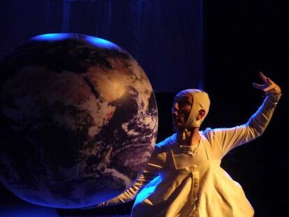 Una escena de &#039;UB&Uacute;adella&#039;, de la compa&ntilde;&iacute;a Gataro, en el Almeria Teatre.