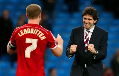 Karanka celebra gol con Leadbitter la victoria ante el City.