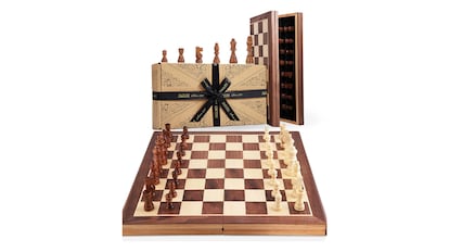 Ajedrez de madera con diseño plegable
