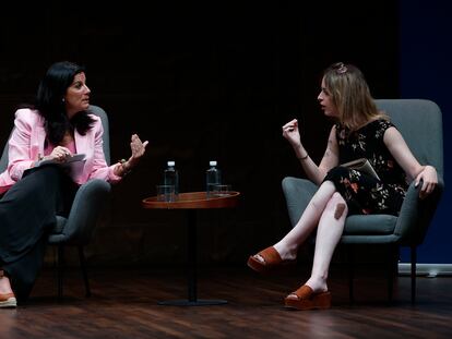 María Ruiz (a la izquierda) y Elisabeth Duval, durante un momento del debate organizado por la agencia Efe.