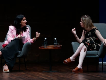 María Ruiz (a la izquierda) y Elisabeth Duval, durante un momento del debate organizado por la agencia Efe.