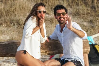 Ana Guerra y Miguel Ángel Muñoz, en Formentera el pasado verano. 