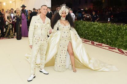 Cardi B., fenómeno social de 2017, con Jeremy Scott vestida por Moschino.