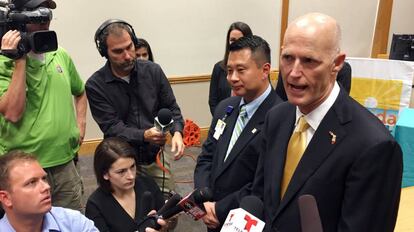 O governador da Florida, Rick Scott, em entrevista à imprensa.