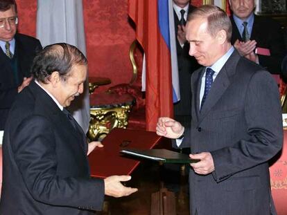 Los presidentes de Argelia y Rusia, Abdelaziz Buteflika y Vladimir Putin, en un encuentro en Moscú.