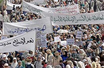 Cientos de miles de marroquíes se manifestaron en Casablanca, en el año 2000, contra la reforma del estatuto de la mujer.