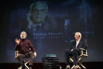 José Sacristán y Robert Miller, en la inauguración en Oviedo del ciclo de películas en homenaje a Arthur Miller.