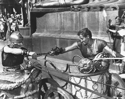 La famosa escena de la carrera de cuádrigas donde Ben-Hur y Messala compiten dando latigazos a diestro y siniestro. La secuencia tardó en rodarse tres meses y requirió de la presencia de 15.000 extras.