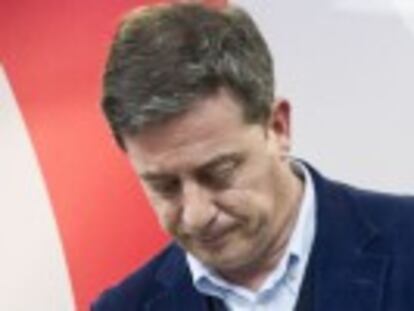 Besteiro dice que se va de forma libre y niega que se lo haya pedido el partido. El PSdeG se queda a siete meses de las elecciones sin dirección y sin candidato