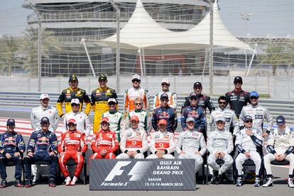Antes de la carrera, los pilotos que competirán esta temporada se hacían la foto oficial.