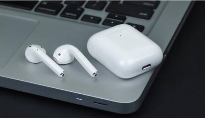 AirPods en un portátil