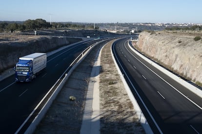 La apertura de la A-62 entre Salamanca y Portugal deja a la fronteriza Fuentes de Oñoro sin el recurso económico del tráfico de la carretera convencional.