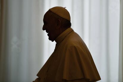 El Papa Francisco tras recibir en audiencia al presidente de Armenia, Serzh Sargsyan, en el Vaticano.