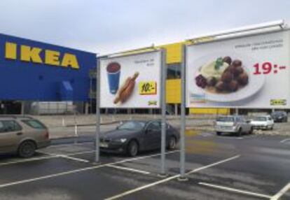 Anuncio de las albóndias de Ikea en una tienda de Malmo (Suecia).