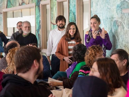 La secretaria general y diputada de Podemos, Ione Belarra, y la coordinadora de Podem Catalunya, Conchi Abellán, en un acto en Barcelona el pasado mes de enero.