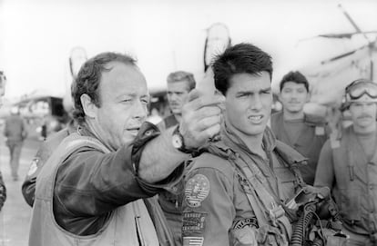 El actor Tom Cruise y el fallecido director Tony Scott durante el rodaje de' Top Gun'.