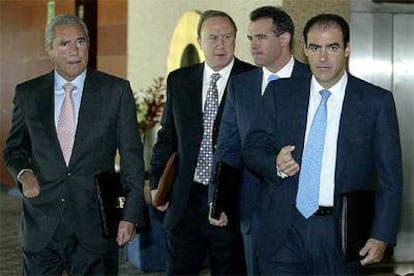 Emilio Serratosa, izquierda, con miembros de su familia.