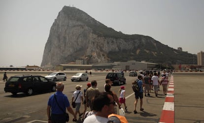 Vista del penyal de Gibraltar al fons.