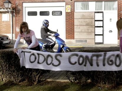 Pancarta de apoyo a Marta Domínguez