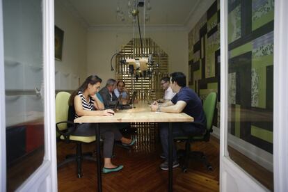 Un grupo de emprendedores, en The Shed Coworking (Madrid).