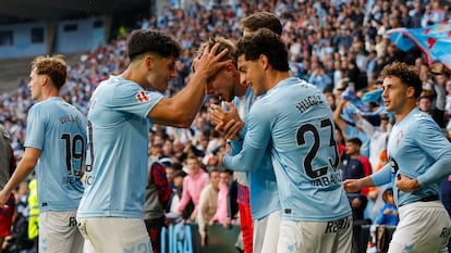 Los jugadores del Celta celebran el segundo gol contra el Sevilla.