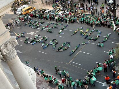 UN ABRAZO ECOLÓGICO CONTRA EL HOTEL EN JESUITAS