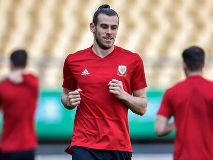 Bale, en un entrenamiento de Gales en China. 