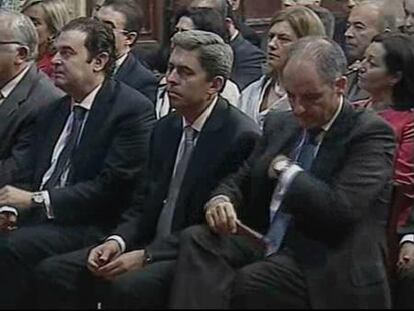 Camps celebra el día de la Comunidad Valenciana en medio de la 'tormenta Gürtel'