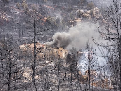 La aldea de La García, del municipio de San Agustín, pasto del fuego el pasado viernes sobre el mediodía.