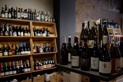 Interior de la tienda de Cuve 3000 bottle shop, de Barcelona. Imagen proporcionada por la empresa.