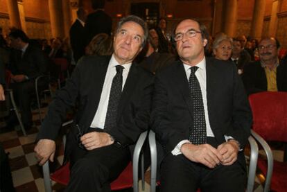 Los hermanos Iñaki y Ángel Gabilondo, ayer durante el acto de la Universidad Autónoma de Barcelona.