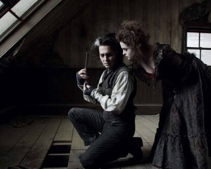 Johnny Depp y Helena Bonham-Carter en un fotograma de &#039;Sweeney Todd&#039;.