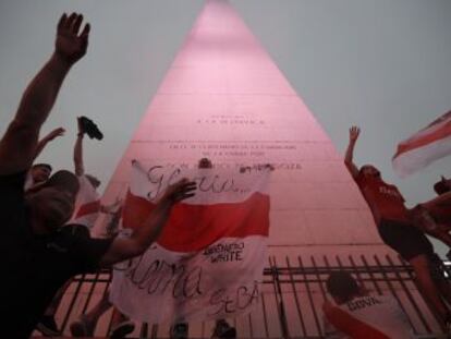 Los hinchas de River celebran el triunfo en el centro de la capital argentina