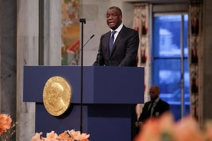 El doctor Denis Mukwege pronuncia su discurso tras ser galardonado con el Premio Nobel de la Paz 2018. Mukwege ha trabajado en la República Democrática del Congo desde el inicio de la guerra, operando a las mujeres víctimas de violencia sexual y convirtiéndose en uno de los mayores especialistas en tortura genital.