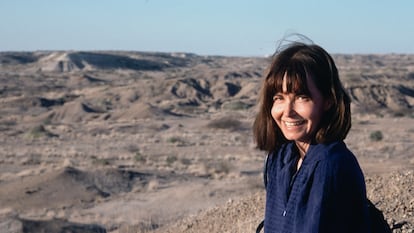 Elisabeth Vrba durante una campaña de excavaciones en el área de investigación paleontológica del Awash medio en Etiopía en 1990.