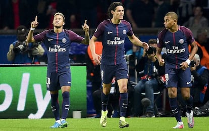 Neymar, Cavani y Mbappé, con el PSG.