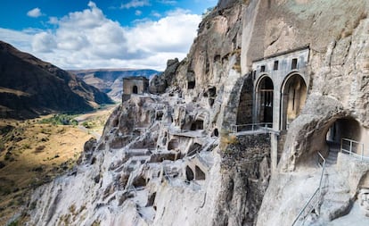 Vardzia, ciudad excavada en la roca, en Georgia.